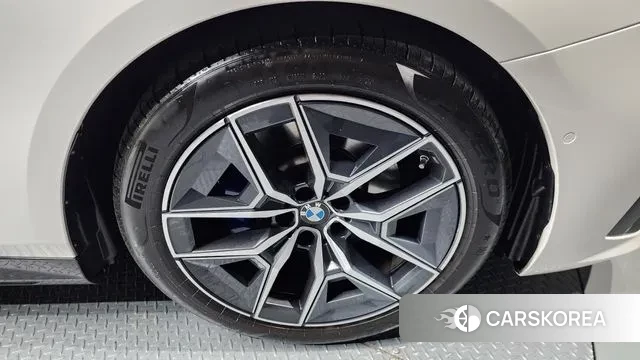 BMW 5 Series (G60) id 3021893 из Кореи 15