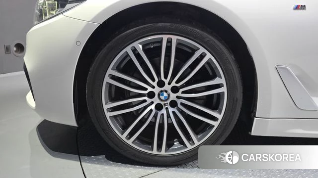 BMW 5 Series (G30) id 4339063 из Кореи 28