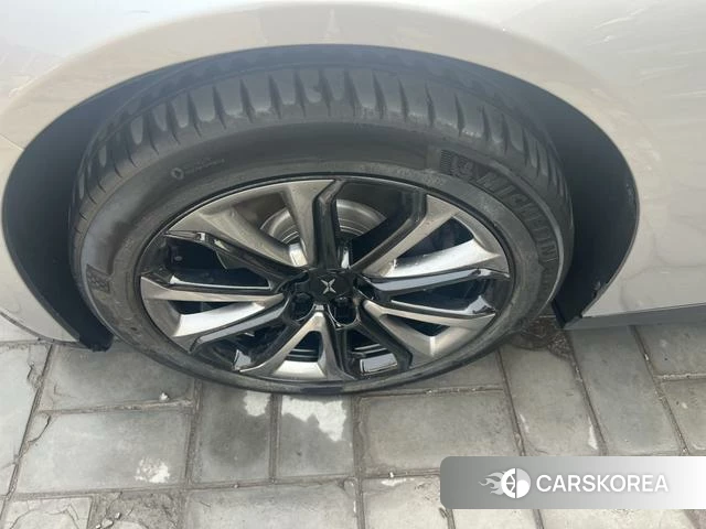 Xiaopeng Motors Xiaopeng P7 2022 Серебристо-серый из Китая, фото 5