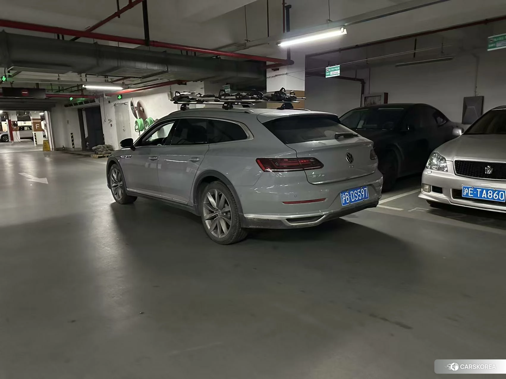 Volkswagen CC 2022 Темно-серый из Китая, фото 6