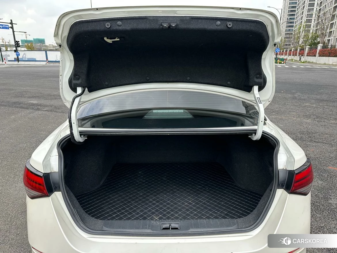 Nissan Xuan Yi id 4405761 из Китая 18