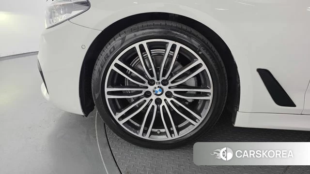 BMW 5 Series (G30) id 4019978 из Кореи 15