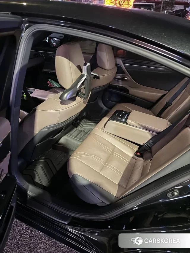 Lexus ES300h 7th generation 2021 Черный из Кореи, фото 5