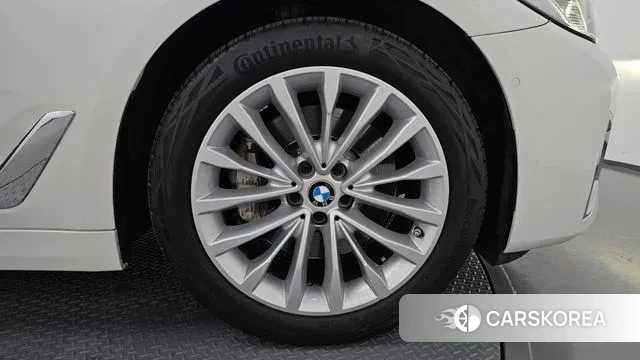 BMW 5 Series (G30) id 2969946 из Кореи 15