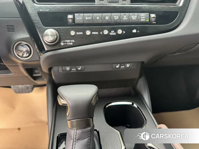 Lexus ES 2024 Черный из Китая, фото 6