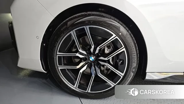 BMW 7 Series (G70) id 3751009 из Кореи 15