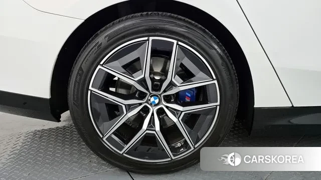 BMW 5 Series (G60) id 3446939 из Кореи 15