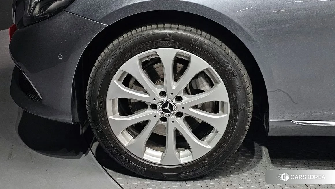 Mercedes-Benz E-Class W213 id 1887329 из Кореи 15