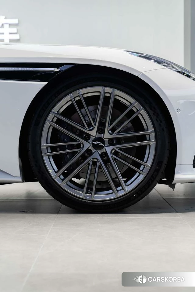 Aston Martin DB12 id 4239612 из Китая 12