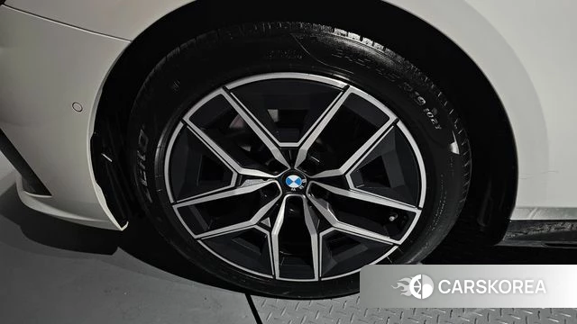 BMW 5 Series (G60) id 4279591 из Кореи 25