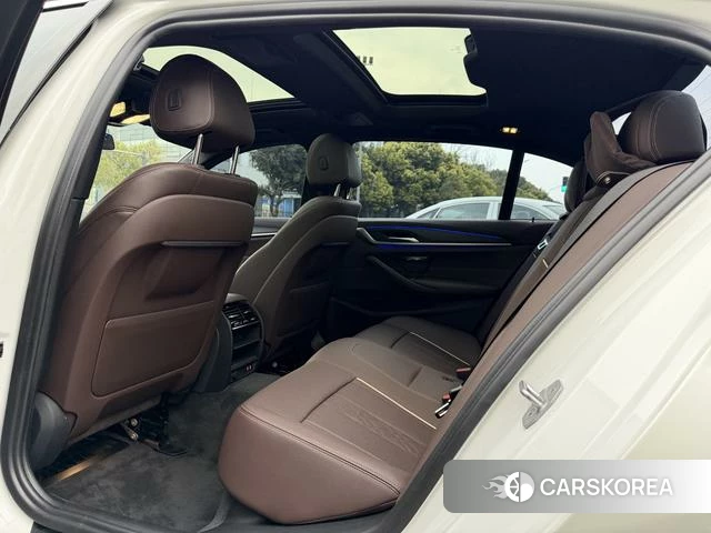 BMW 5 series 2022 Белый из Китая, фото 5