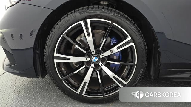 BMW 5 Series (G60) id 4629851 из Кореи 29