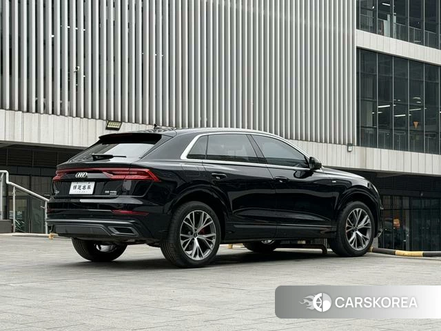 Audi Q8 2021 Черный из Китая, фото 5