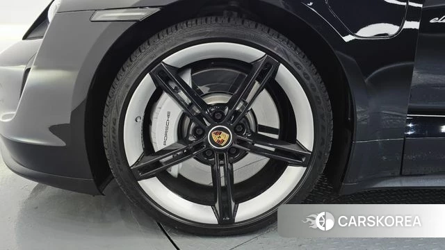 Porsche Taycan id 4488874 из Кореи 15