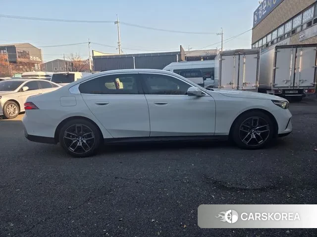 BMW 5 Series (G60) id 3457522 из Кореи 15