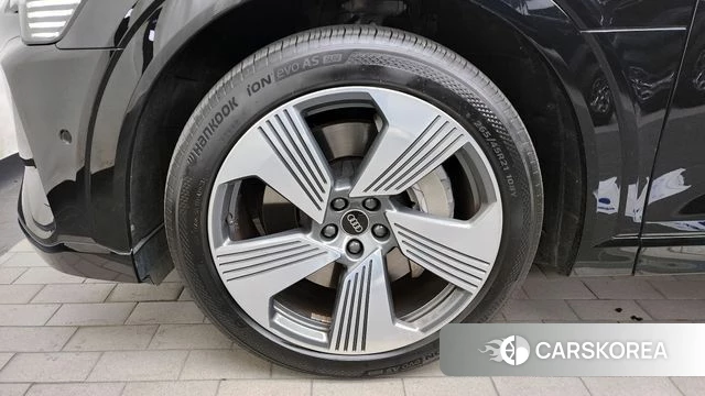 Audi e-Tron id 4293227 из Кореи 30