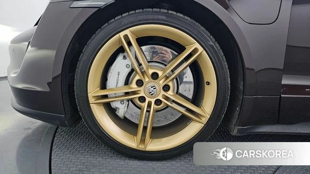 Porsche Taycan id 3842771 из Кореи 15