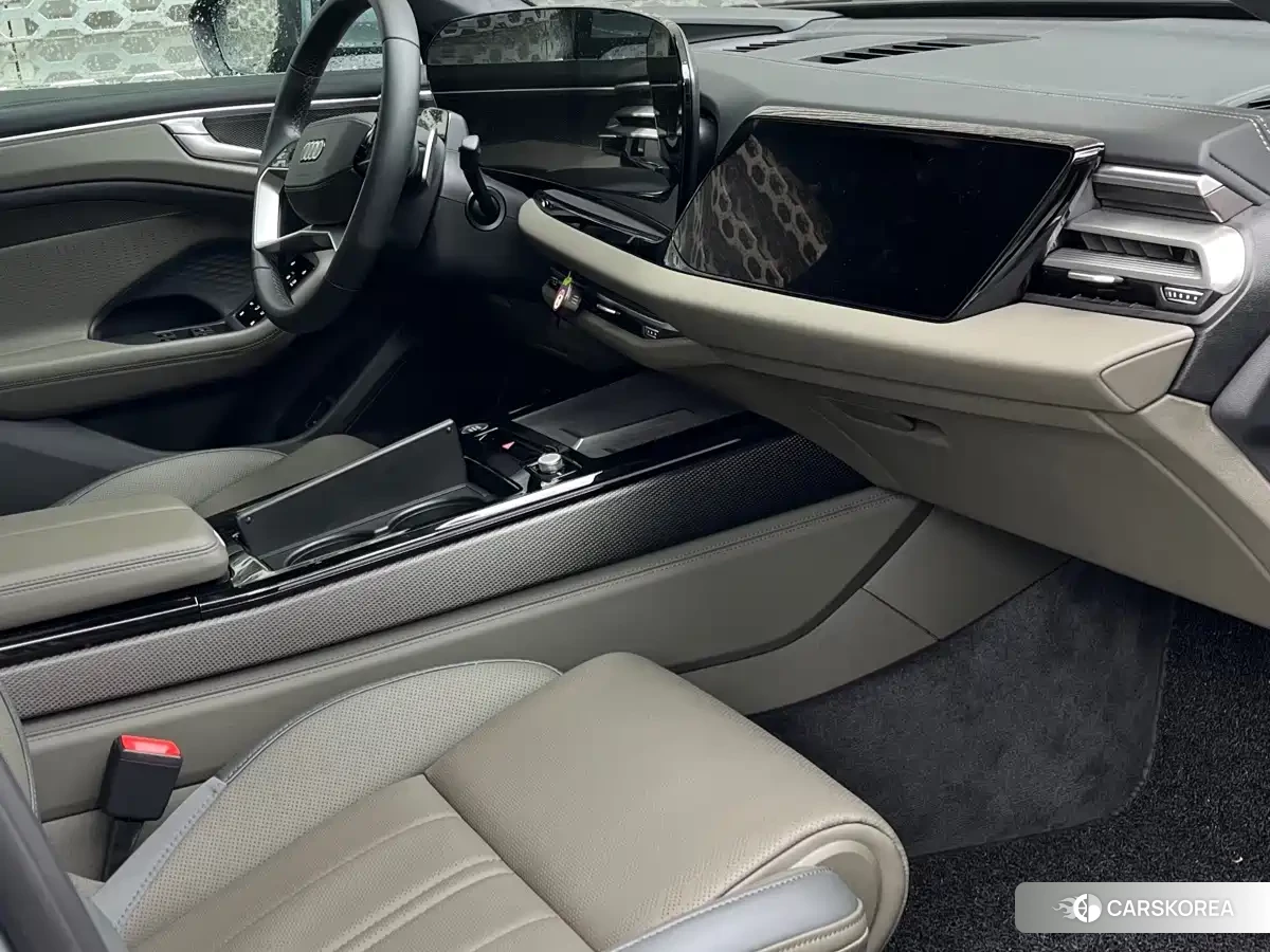 Audi A6L id 4680843 из Китая 7