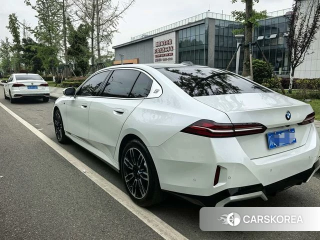 BMW 5 series 2024 Белый из Китая, фото 5