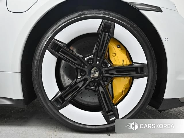 Porsche Taycan id 4349097 из Кореи 15