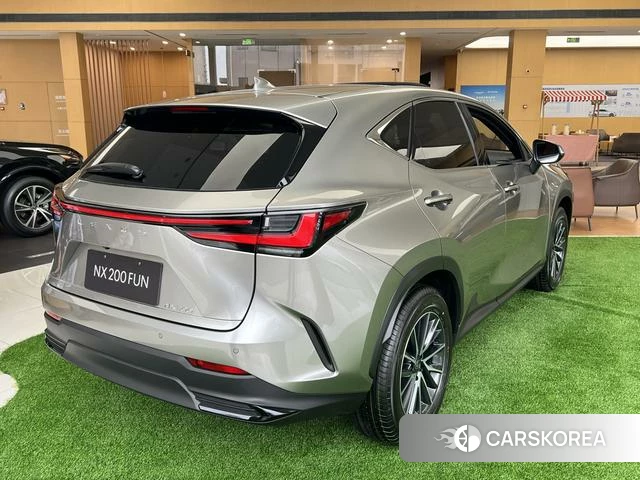 Lexus NX 2025 Серебристо-серый из Китая, фото 5
