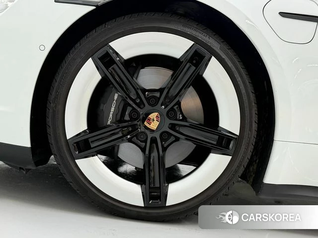 Porsche Taycan id 4686608 из Кореи 15