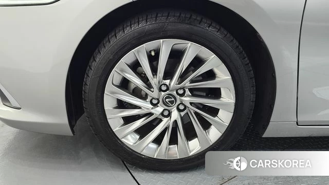 Lexus ES300h 7th generation id 4688927 из Кореи 29