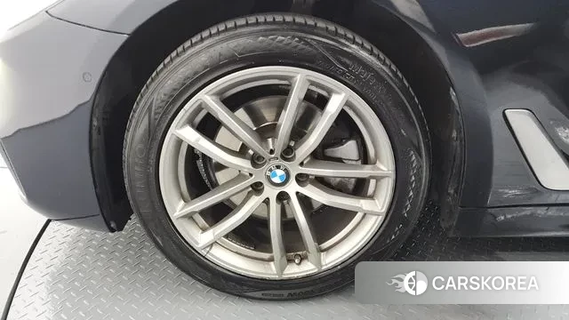 BMW 5 Series (G30) id 3578839 из Кореи 15