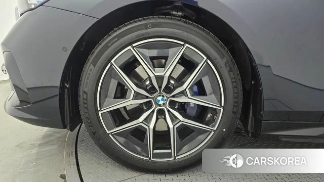 BMW 5 Series (G60) id 4515699 из Кореи 26
