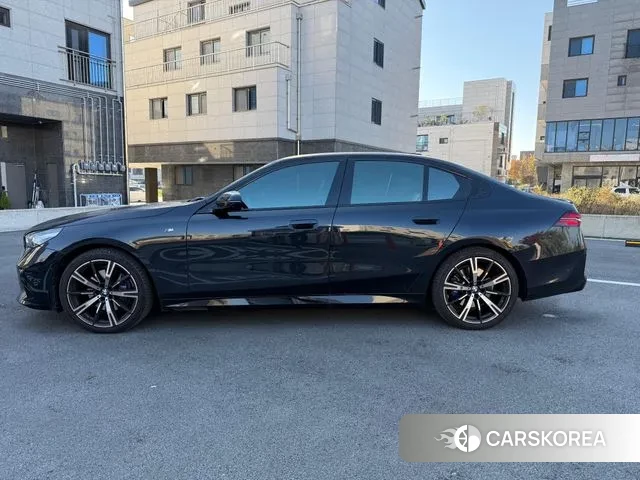 BMW 5 Series (G60) id 3487352 из Кореи 10