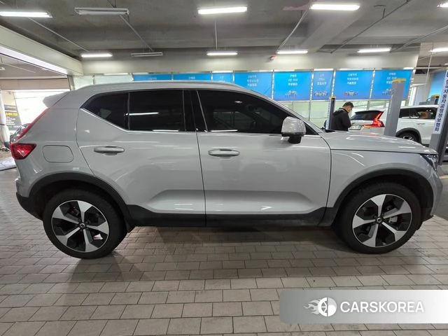 Volvo XC40 2024 Серебристо-серый из Кореи, фото 5