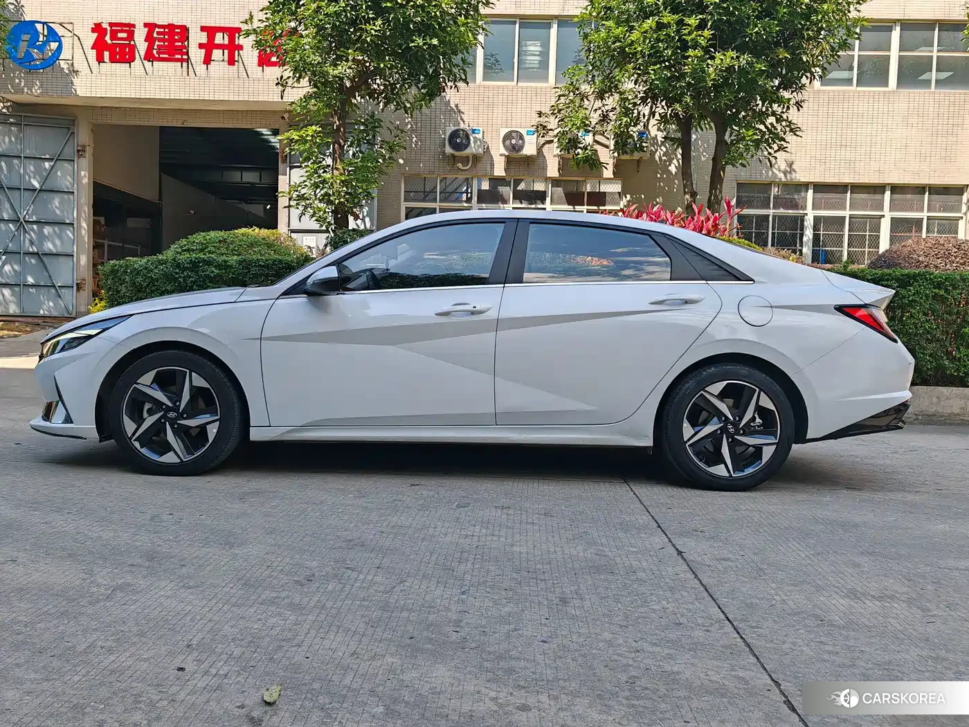 Hyundai Elantra 2022 Белый из Китая, фото 5