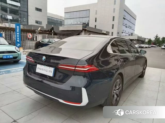 BMW 5 series 2025 Черный из Китая, фото 5
