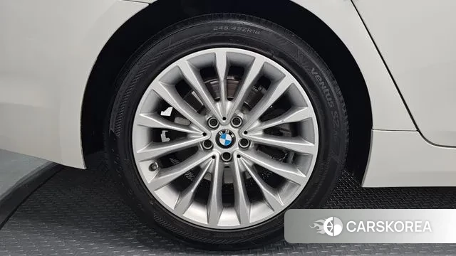 BMW 5 Series (G30) id 3412879 из Кореи 15