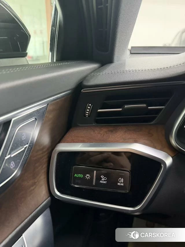 Audi A6L id 3907894 из Китая 8
