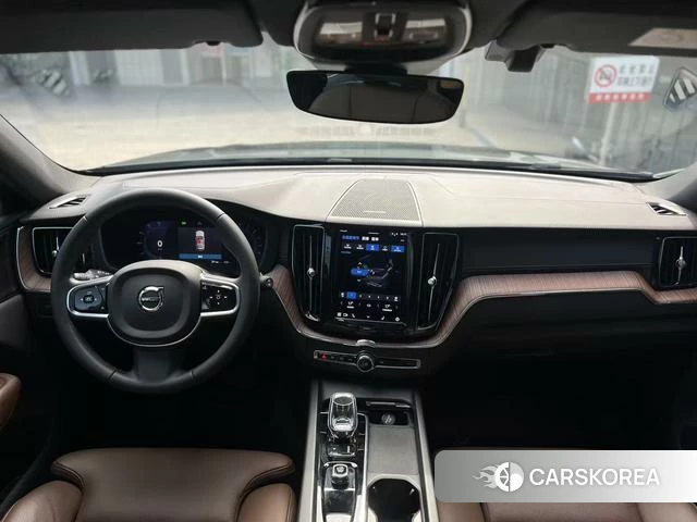 Volvo XC60 2021 Темно-серый из Китая, фото 6