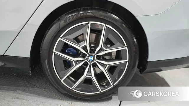 BMW 5 Series (G60) id 4602132 из Кореи 15