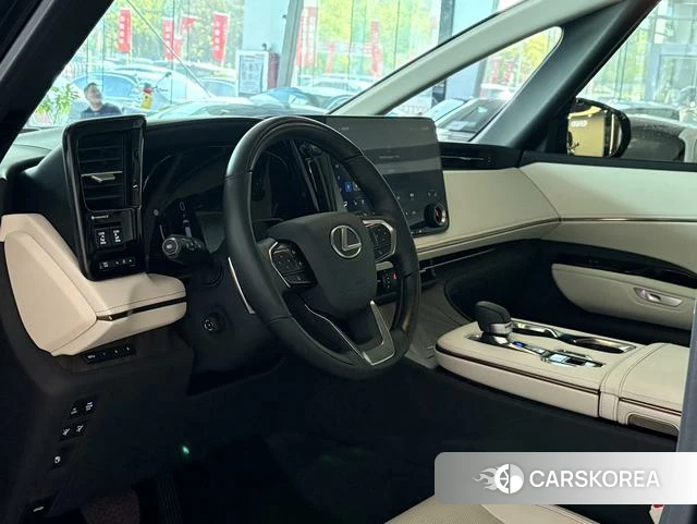 Lexus LM id 4026793 из Китая 20