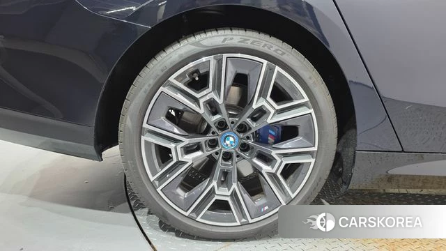 BMW 5 Series (G60) id 4635129 из Кореи 30