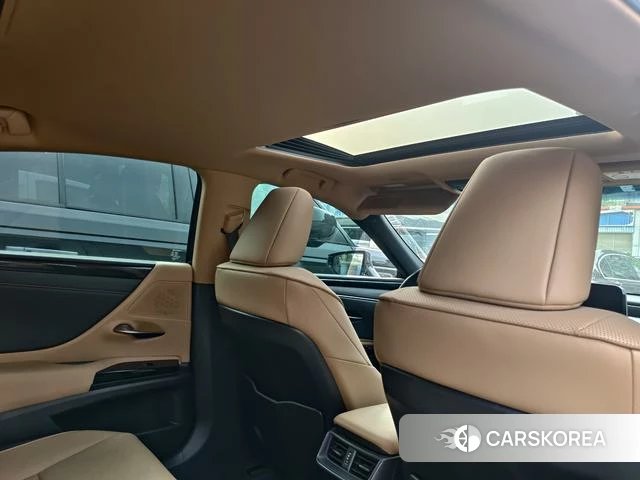 Lexus ES id 4259982 из Китая 8