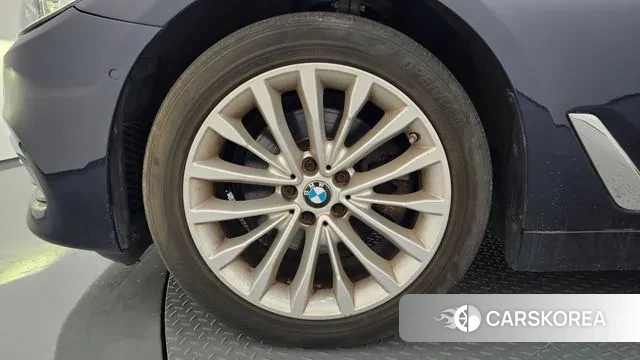 BMW 5 Series (G30) id 3385752 из Кореи 15