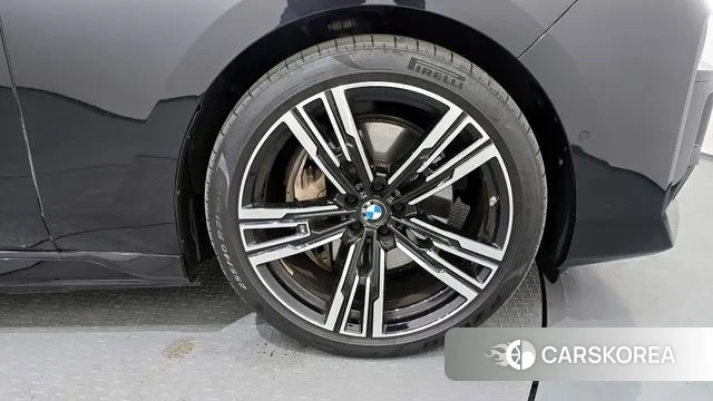 BMW i7 (G70) id 3599974 из Кореи 15