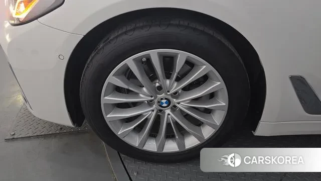 BMW 5 Series (G30) id 3701641 из Кореи 15