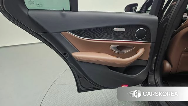 Mercedes-Benz E-Class W213 2023 Серый из Кореи, фото 5