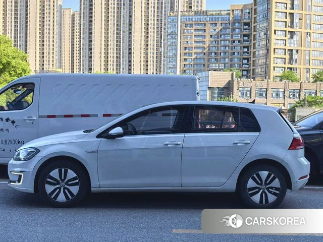 Volkswagen Golf*pure electricity 2021 Белый из Китая, фото 5