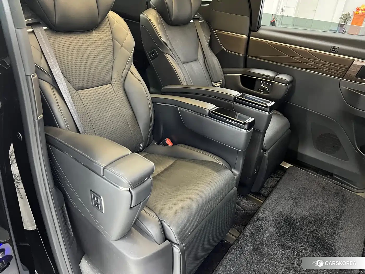 Toyota Elfa id 4606841 из Китая 23