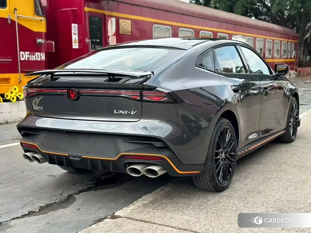 Chang'an UNI-V 2026 Silver/gray из Китая, фото 5