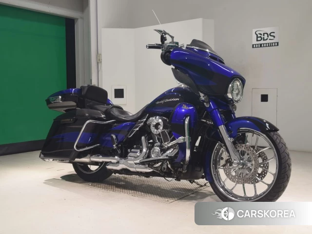 Harley-Davidson Street Glide FLHXSE1800 CVO 2017 из Японии, фото 4