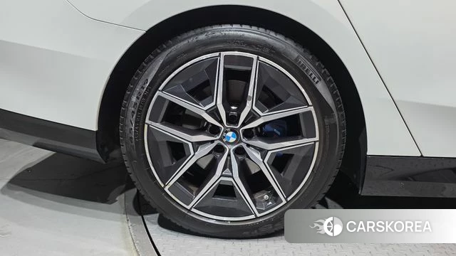 BMW 5 Series (G60) id 4612558 из Кореи 25