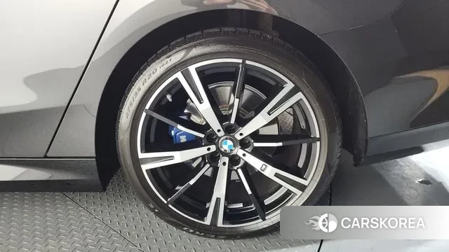 BMW 5 Series (G60) id 3745679 из Кореи 15